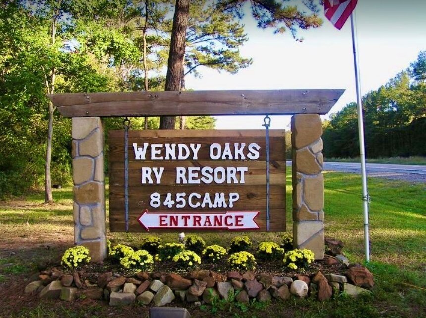 Wendy Oaks entrance sign